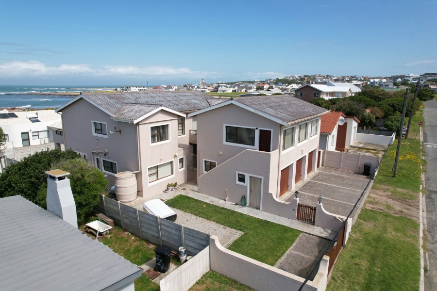 To Let 5 Bedroom Property for Rent in Agulhas Western Cape